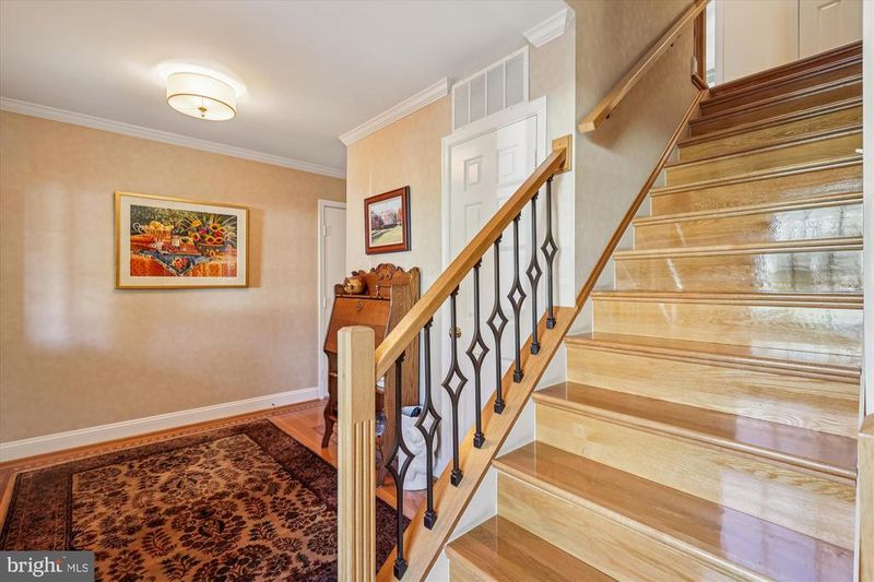 5608 Doolittle St, Burke, VA 22015