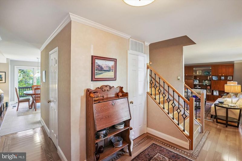 5608 Doolittle St, Burke, VA 22015
