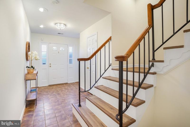 5004 Heritage Ln, Alexandria, VA 22311