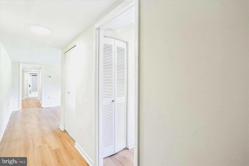 10601 Weymouth St #4, Bethesda, MD 20814