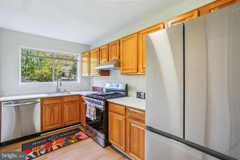 10601 Weymouth St #4, Bethesda, MD 20814