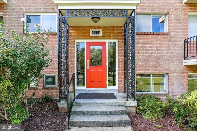 10601 Weymouth St #4, Bethesda, MD 20814