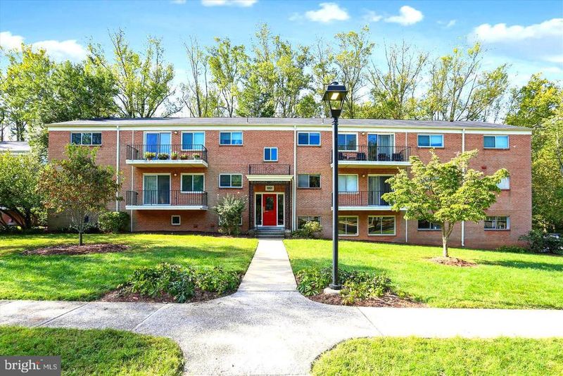 10601 Weymouth St #4, Bethesda, MD 20814