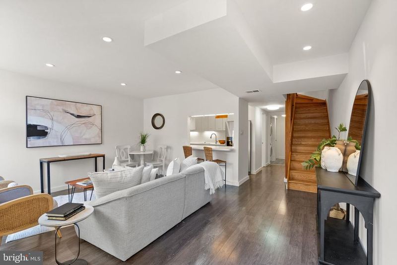 11577 Maple Ridge Rd, Reston, VA 20190