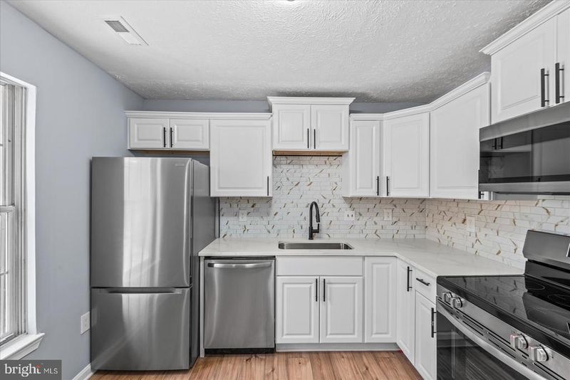 202 Blueridge Ct, Stafford, VA 22554