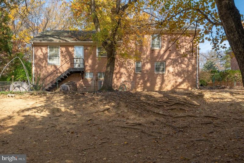 9713 Byeforde Rd, Kensington, MD 20895
