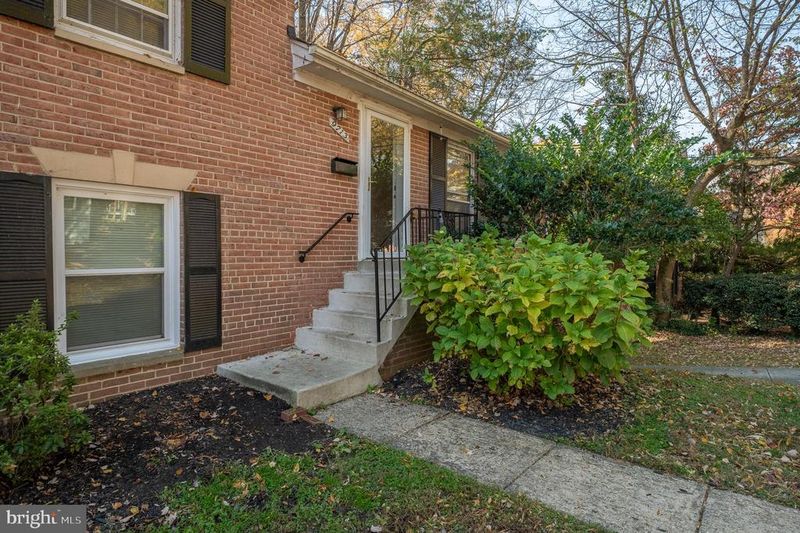 9713 Byeforde Rd, Kensington, MD 20895