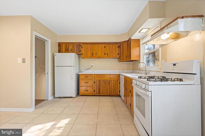 9713 Byeforde Rd, Kensington, MD 20895