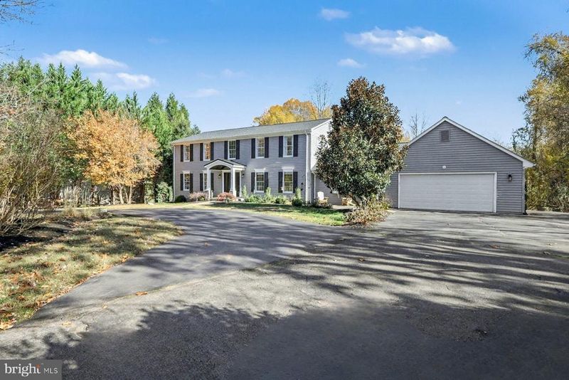 130 Lakeland Dr, Sterling, VA 20164