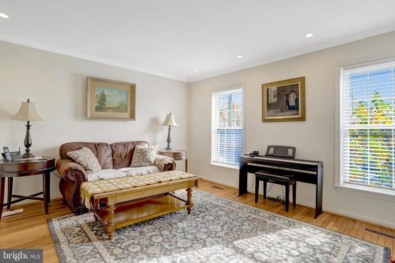 6701 Washington Blvd #B, Arlington, VA 22213