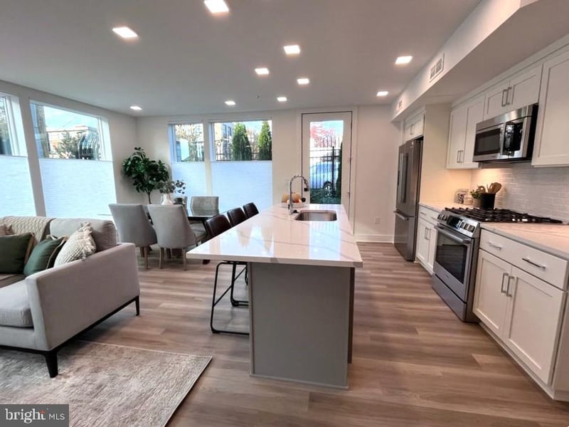 701 N Henry St #104, Alexandria, VA 22314
