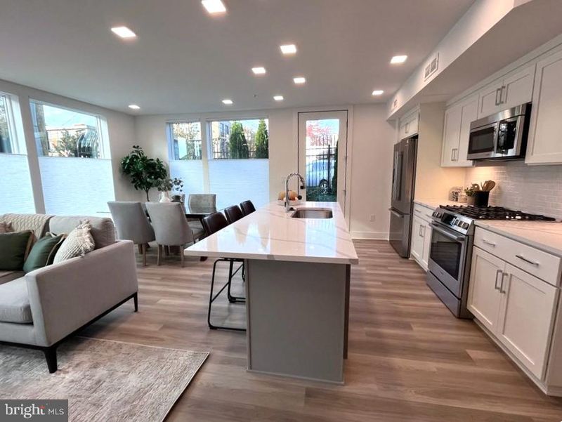 701 N Henry St #205, Alexandria, VA 22314