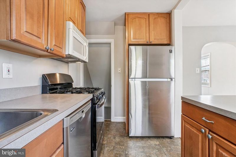 14 E Myrtle St, Alexandria, VA 22301