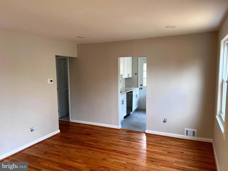 708 Crabb Ave, Rockville, MD 20850