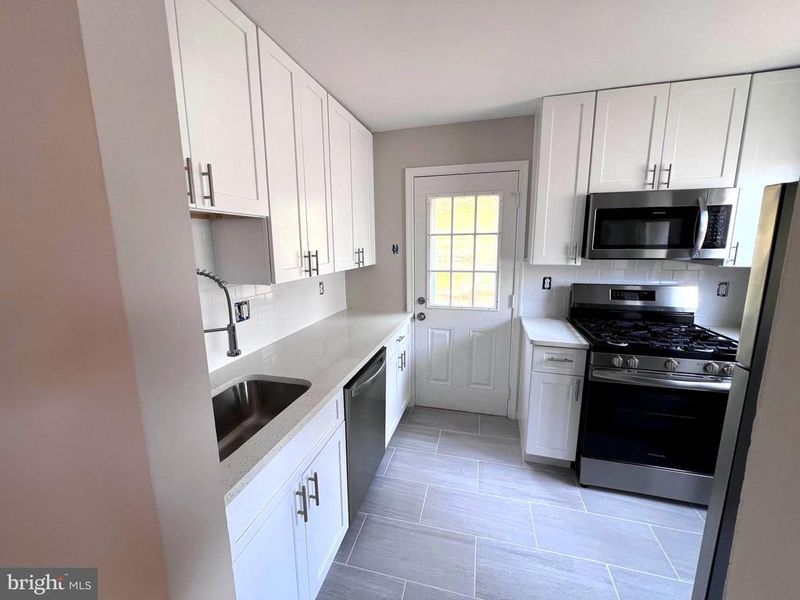 708 Crabb Ave, Rockville, MD 20850