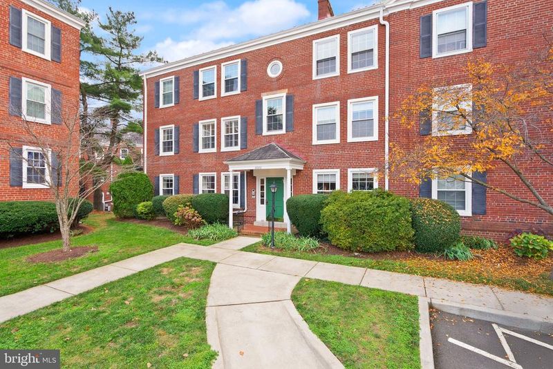 3080 S Abingdon St #A1, Arlington, VA 22206