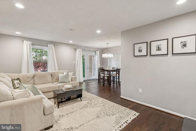 7 Cornerwood Ct, Gaithersburg, MD 20878