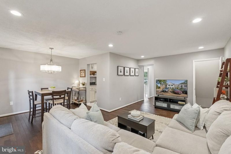 7 Cornerwood Ct, Gaithersburg, MD 20878