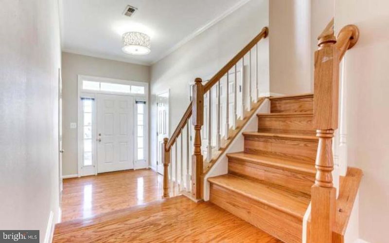 6022 Katelyn Ct, Alexandria, VA 22310