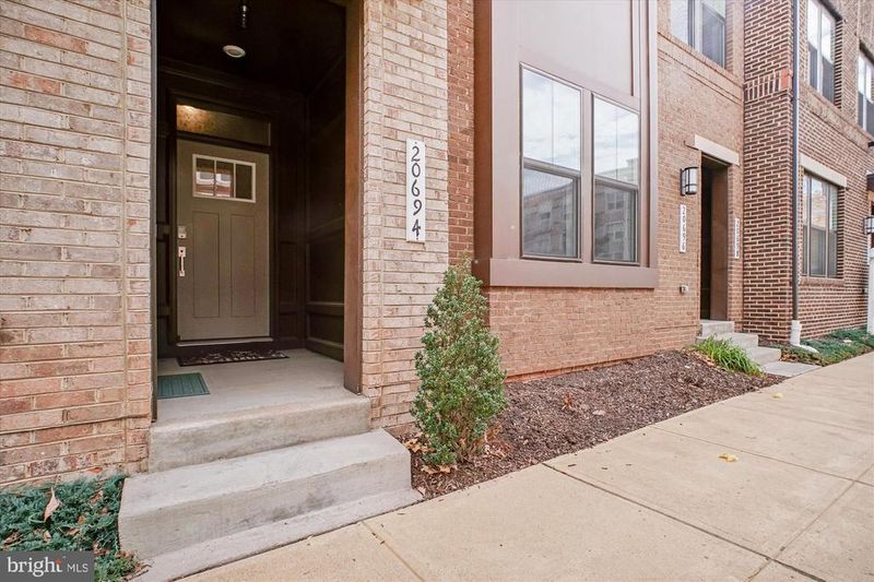 20694 Wood Quay Dr, Sterling, VA 20166