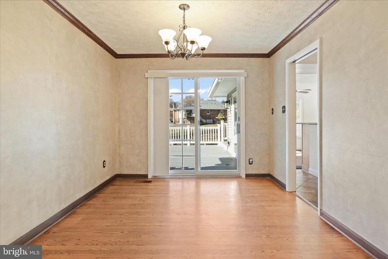 3838 Glenbrook Rd, Fairfax, VA 22031