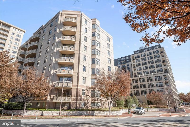 7111 Woodmont Ave #812, Bethesda, MD 20815