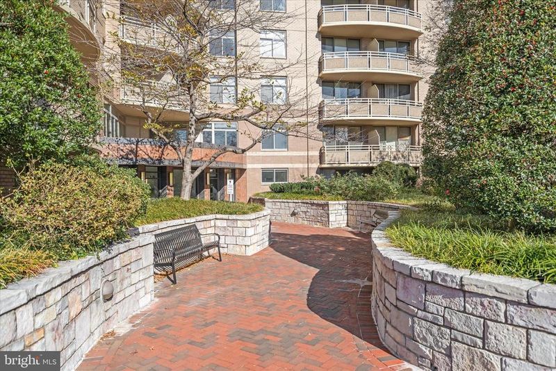 7111 Woodmont Ave #812, Bethesda, MD 20815