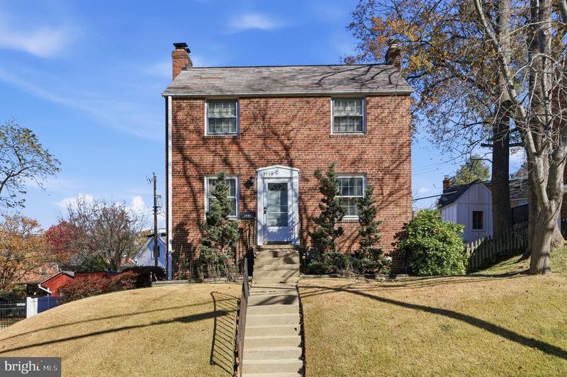 5739 16th St N, Arlington, VA 22205