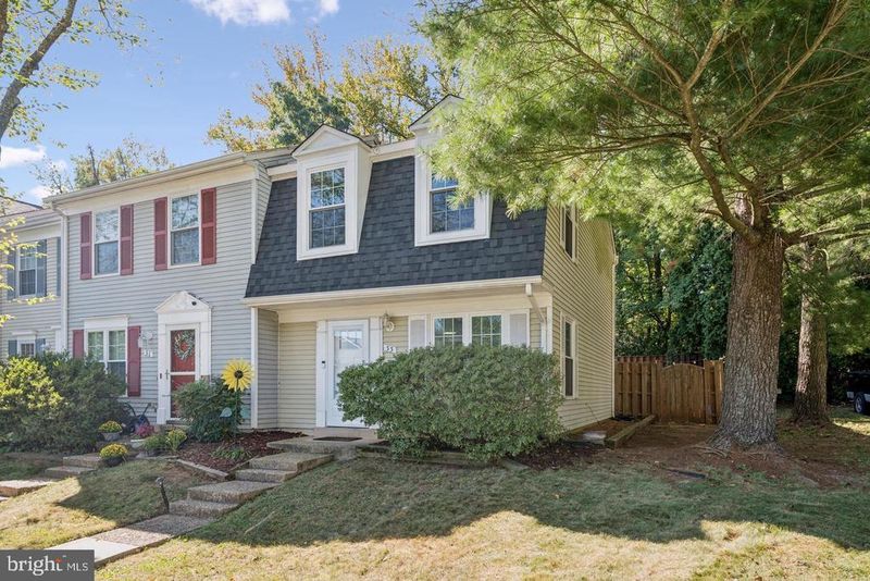 33 Devon Ct, Sterling, VA 20165