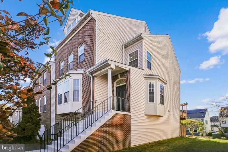 2914 Mainstone Dr, Fairfax, VA 22031