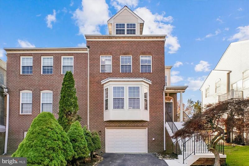 2914 Mainstone Dr, Fairfax, VA 22031