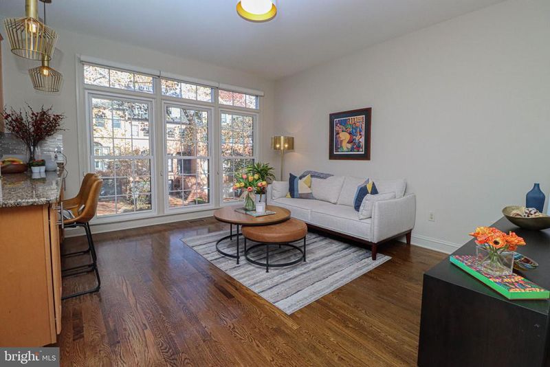 1596 N Colonial Ter, Arlington, VA 22209