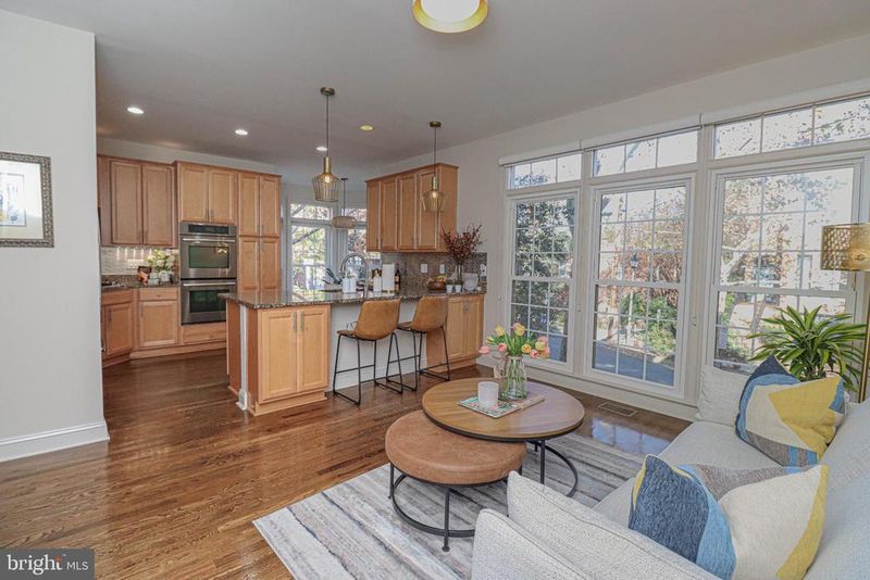 1596 N Colonial Ter, Arlington, VA 22209