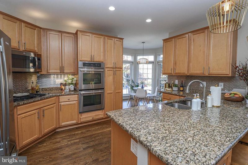 1596 N Colonial Ter, Arlington, VA 22209