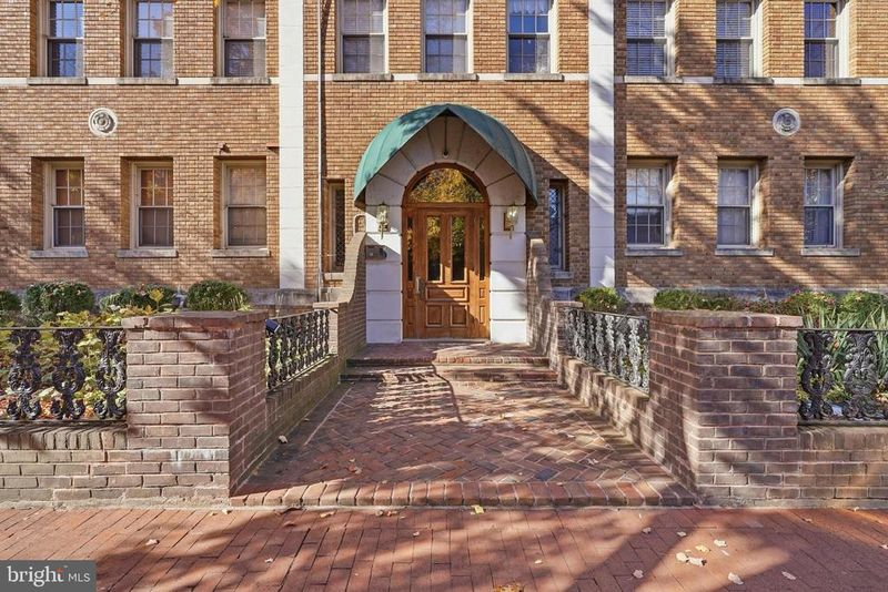 18 9th St NE #302, Washington, DC 20002