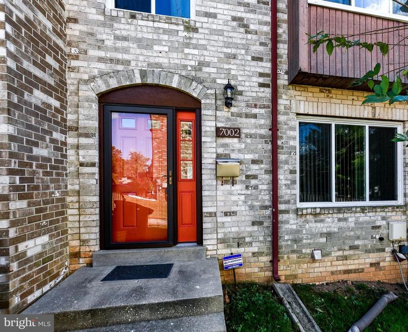 7002 Cipriano Woods Ct, Lanham, MD 20706