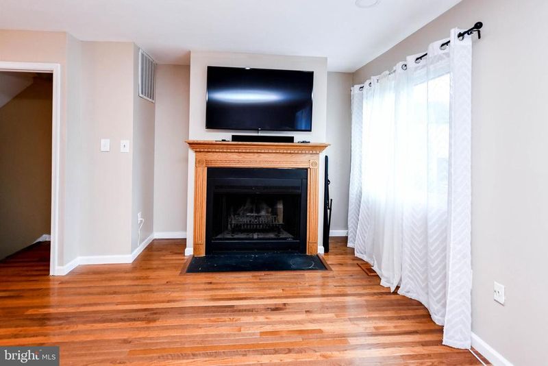 7002 Cipriano Woods Ct, Lanham, MD 20706