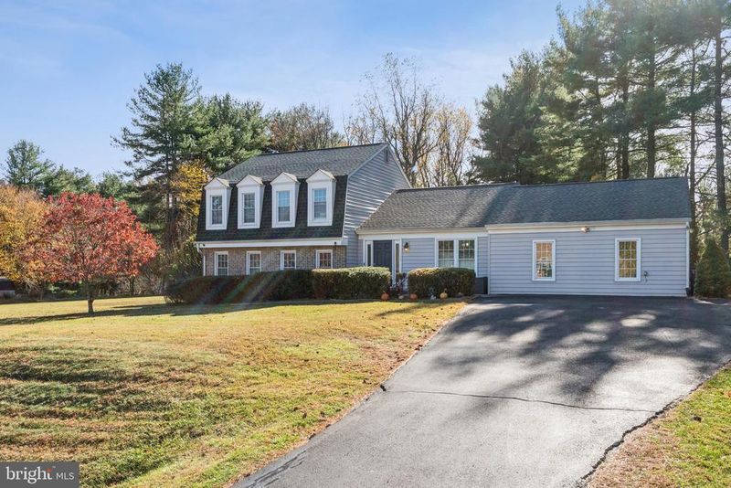 8124 Seneca View Dr, Gaithersburg, MD 20882