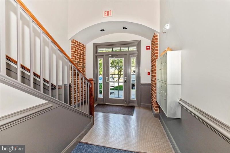 2402 Dominion Dr, Frederick, MD 21702