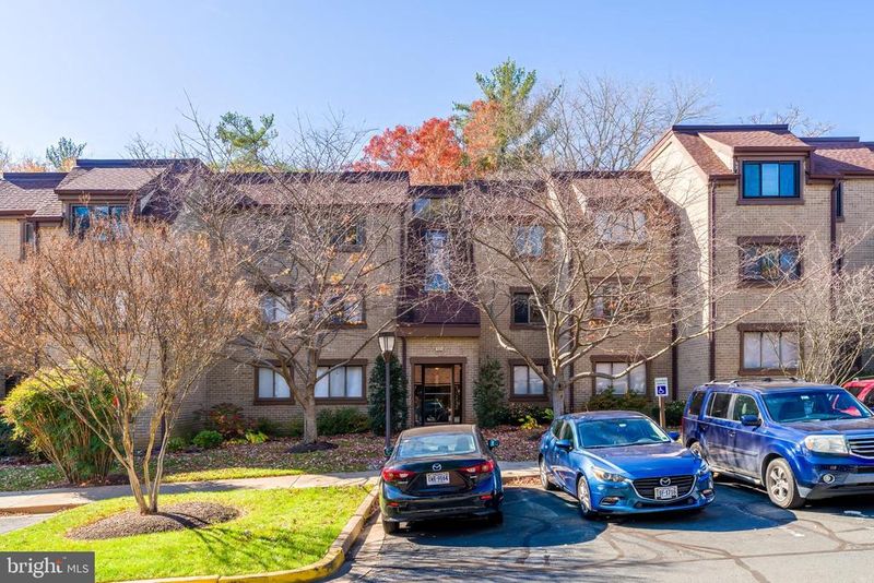 1623 Parkcrest Cir #9B/300, Reston, VA 20190