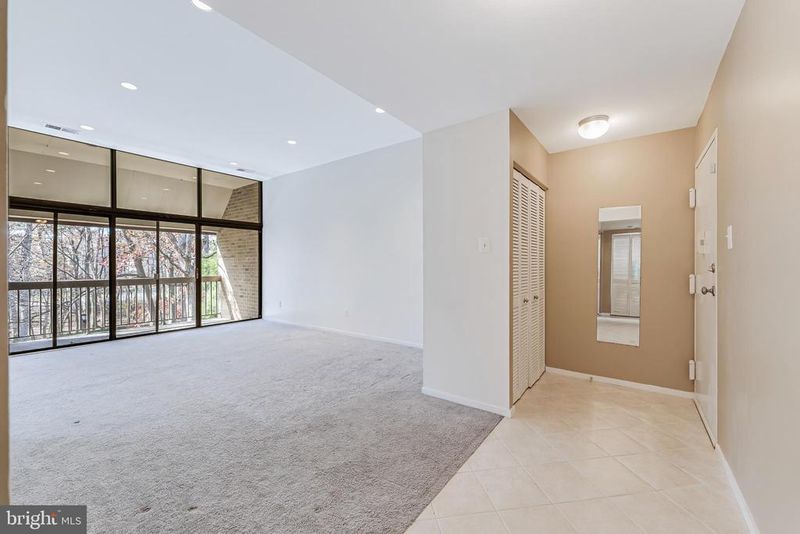 1623 Parkcrest Cir #9B/300, Reston, VA 20190
