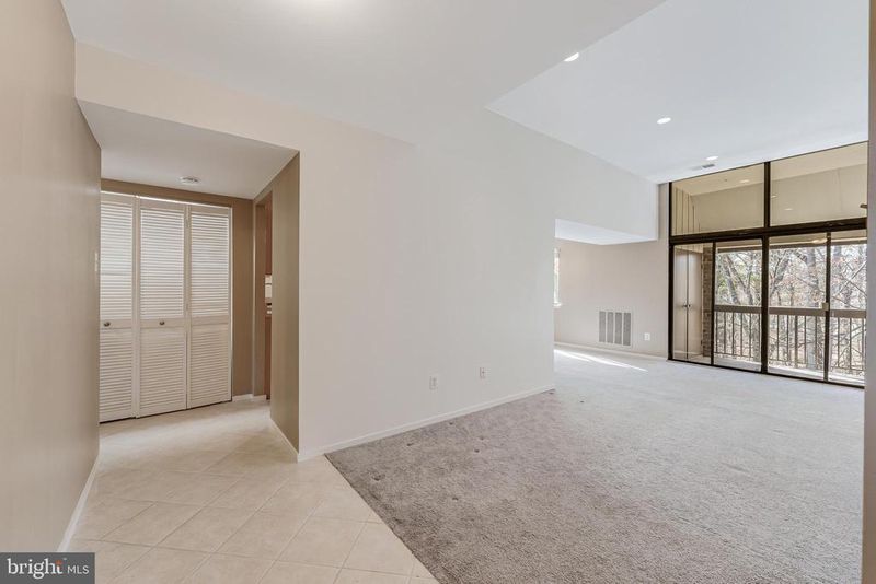 1623 Parkcrest Cir #9B/300, Reston, VA 20190