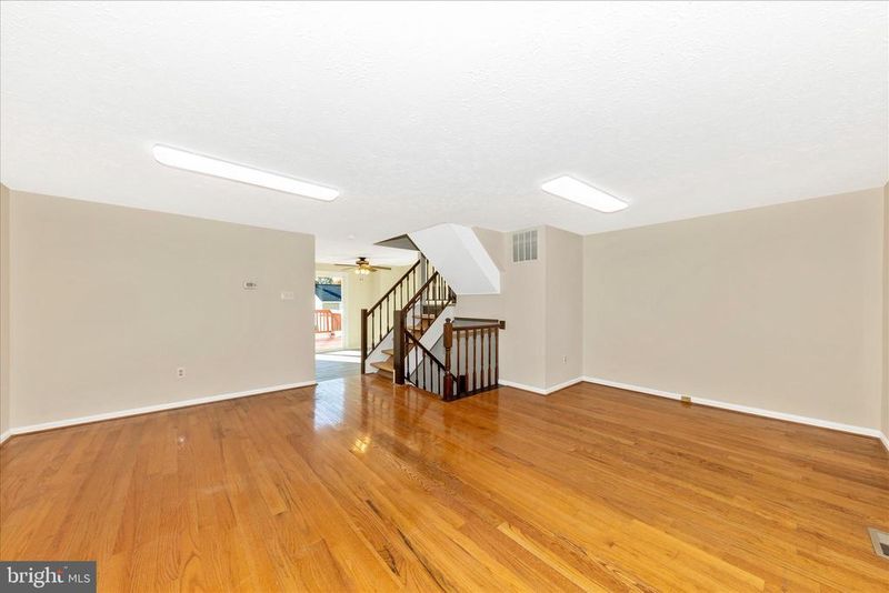 1355 David Ln, Frederick, MD 21703