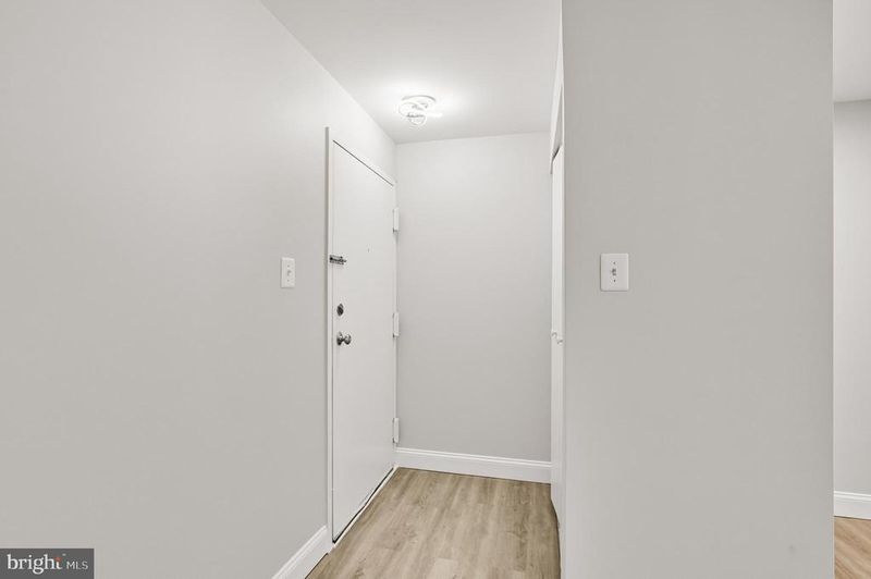 1664 Parkcrest Cir #201, Reston, VA 20190