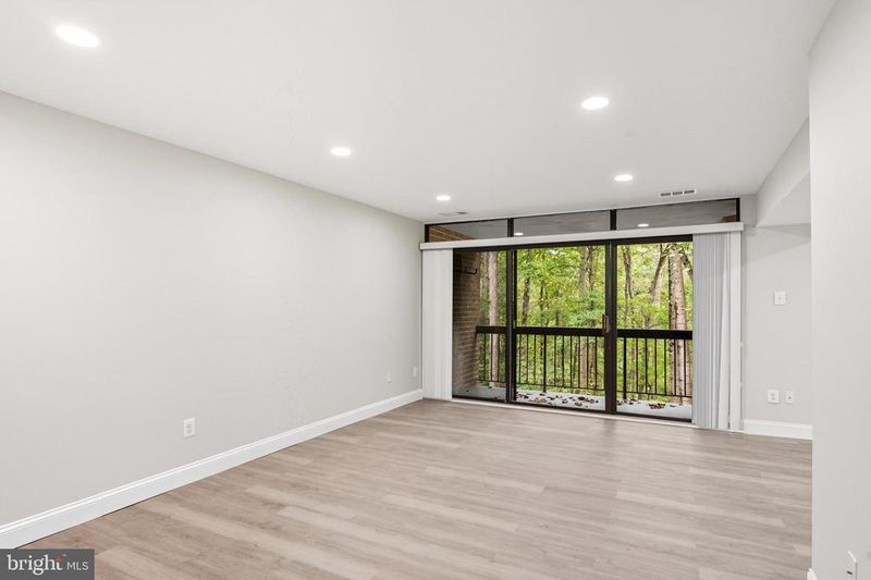 1664 Parkcrest Cir #201, Reston, VA 20190
