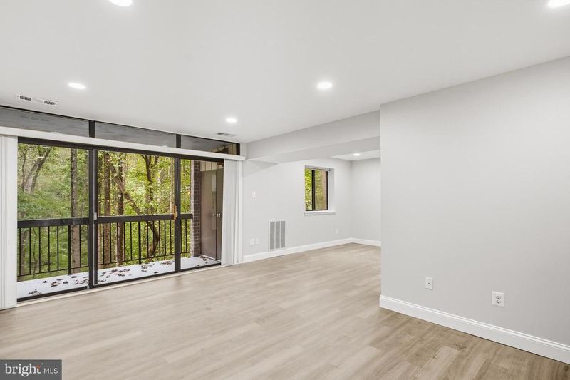 1664 Parkcrest Cir #201, Reston, VA 20190