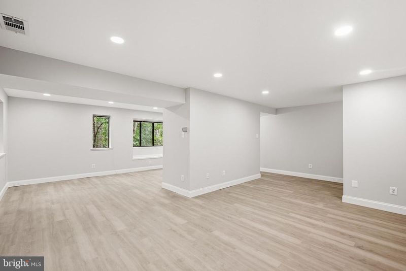 1664 Parkcrest Cir #201, Reston, VA 20190