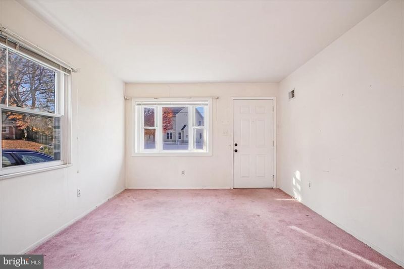 1827 Olmstead Dr, Falls Church, VA 22043