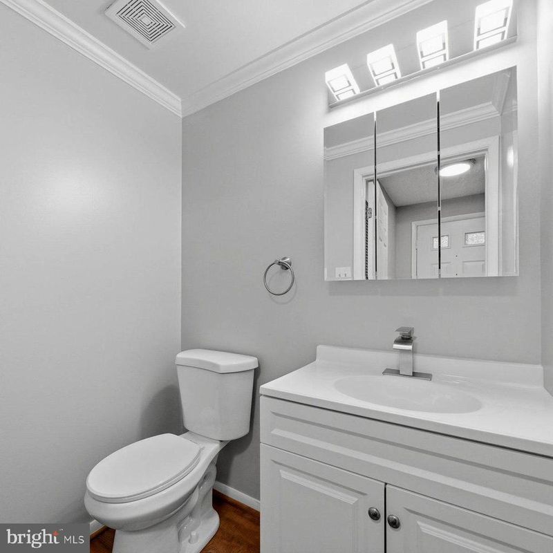 2838 Raymond Ct, Falls Church, VA 22042
