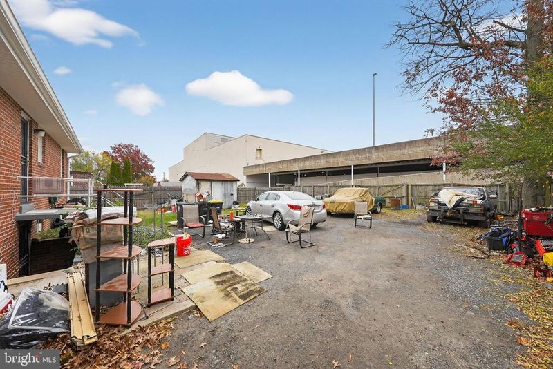2817 Colebrooke Dr, Temple Hills, MD 20748